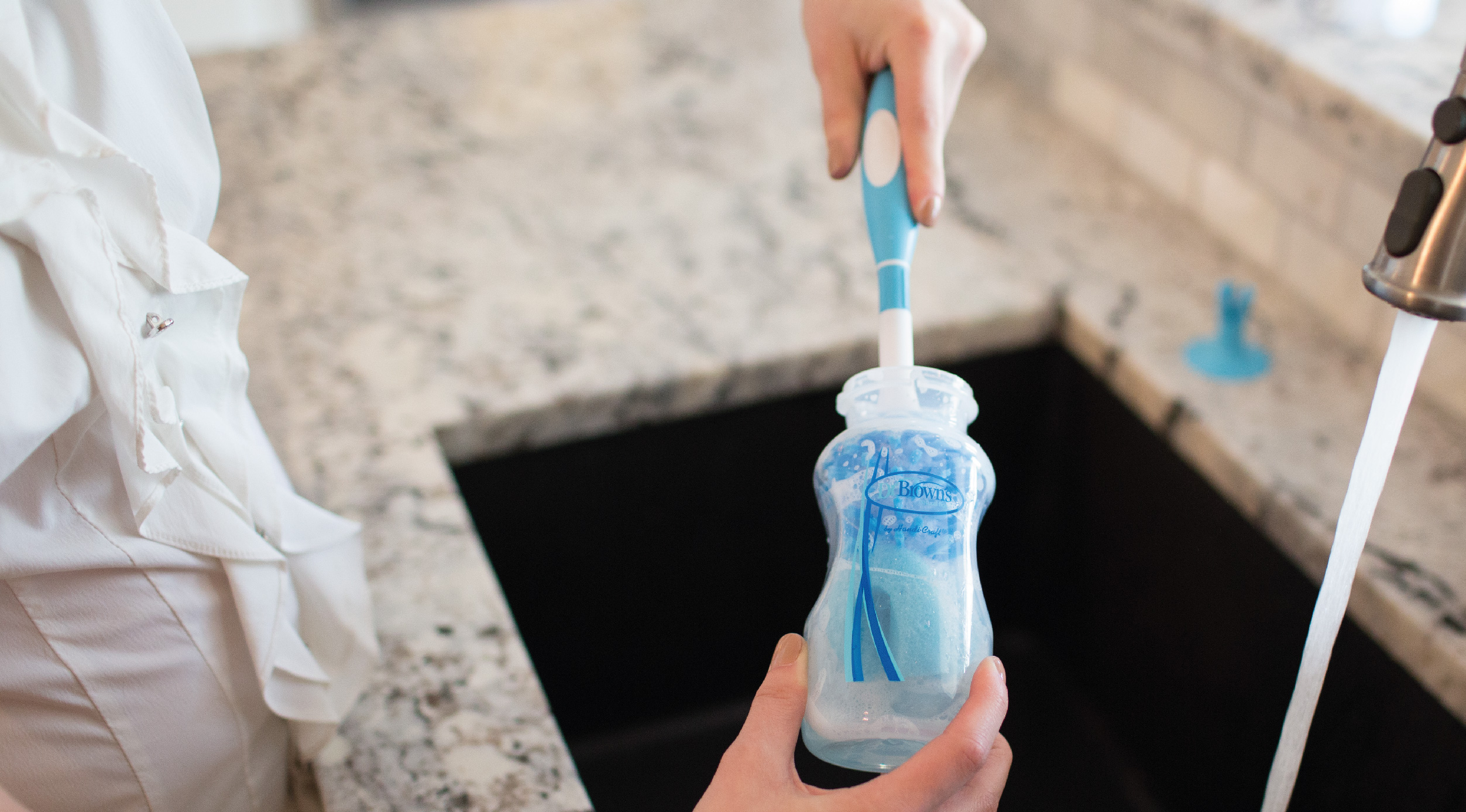 Cepillo limpia botellas de boca estrecha :: conaguayjabon