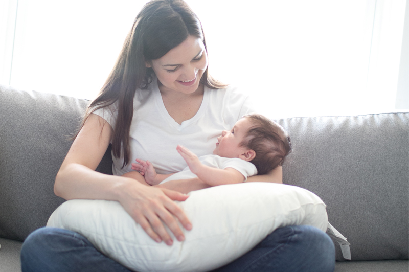 Cómo aprovechar el cojín de lactancia durante y tras el embarazo