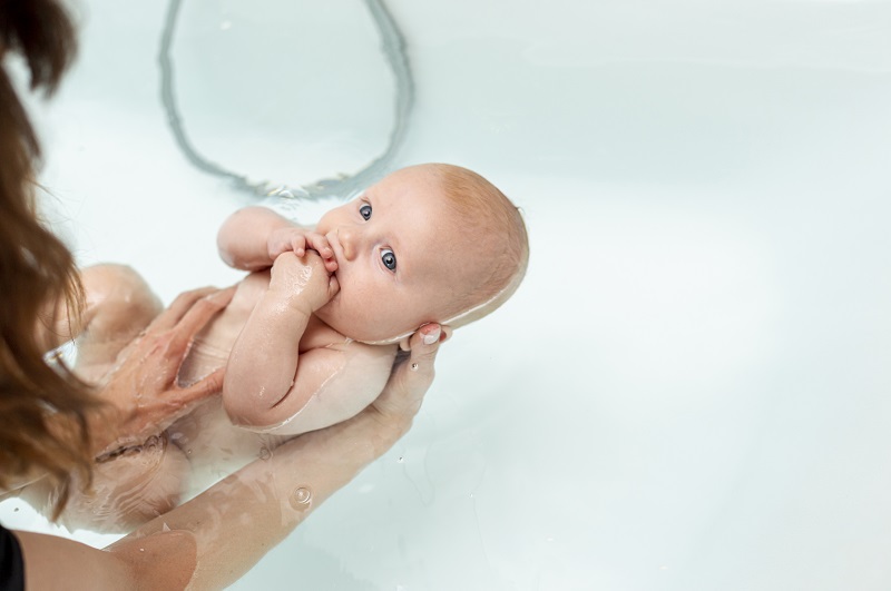 Cuidado del bebé (recién nacido) para piel sensible - Higiene de la piel