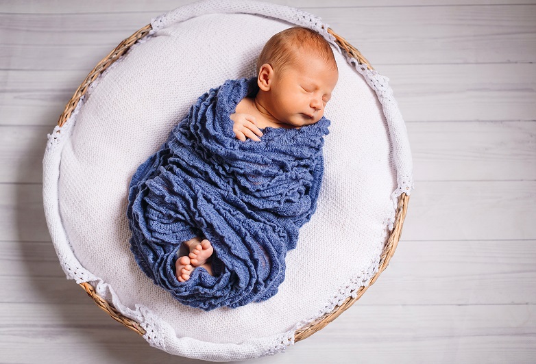 Cómo elegir un regalo divertido y útil para un recién nacido y sus padres