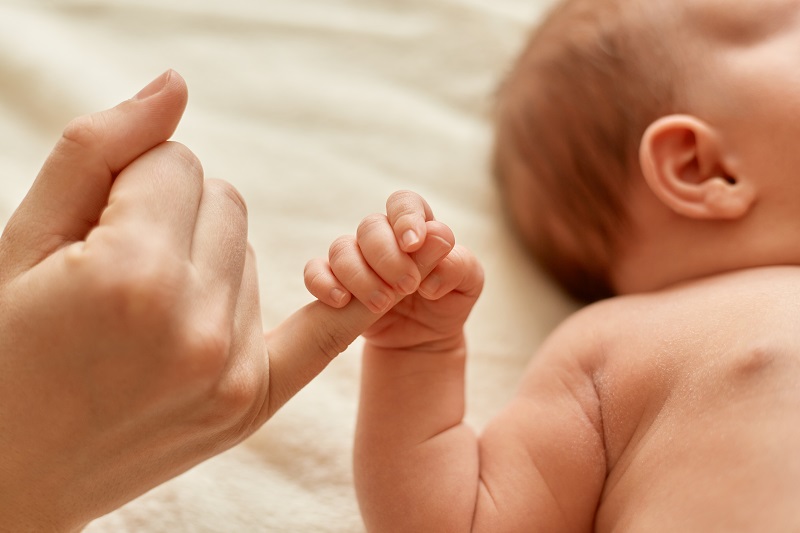 Cómo estimular a un bebé de 0 a 3 meses? - Dr Brown's